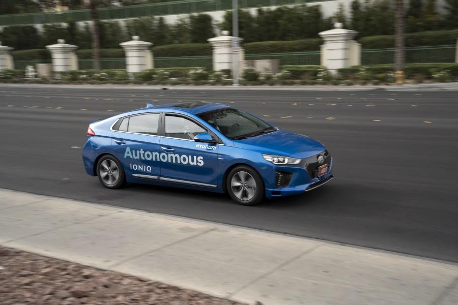  Hyundai Autonomous IONIQ Concept 2016 года  (фото 8 из 14)